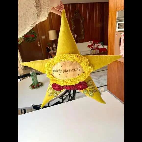 Retro Merry Christmas Star Pillow Embroidered flowers - Picture 7 of 8